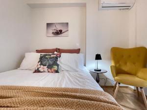 Athenean BnB - Modern Apartments near Marina Flisvos