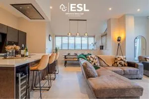 Stunning 4 bedroom home - Backford