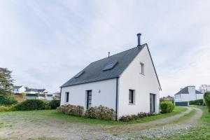 Maisons de vacances TY KREIZH - Maison neuve avec piscine proche mer : photos des chambres