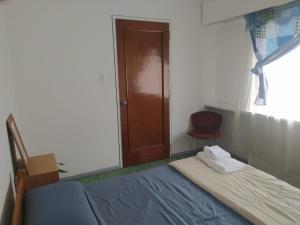 Habitaciones con baño compartido en Departamento Mid Century Modern