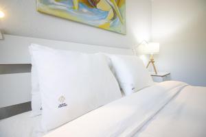 Lovely 3BD 150m Beach Ocean View AC Wi-Fi Balcony