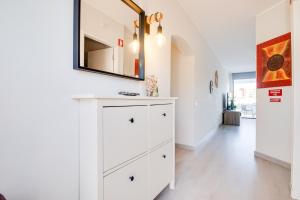 Lovely 3BD 150m Beach Ocean View AC Wi-Fi Balcony