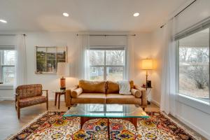 Chic Erie Vacation Rental about 14 Mi to Boulder!