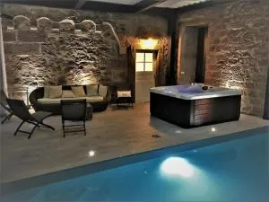 Gîte La Tour des Remparts Pool & Jacuzzi - 拉佩蒂特皮耶尔
