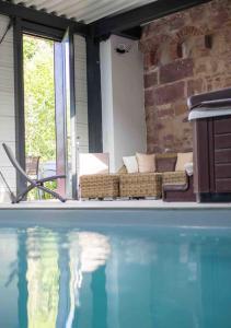 Gîte La Tour des Remparts Pool & Jacuzzi