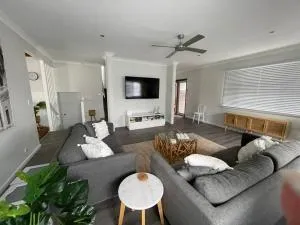 Budgie Bungalow - Pet friendly family home - Toukley