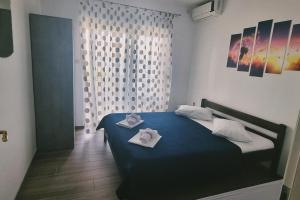 Two-Bedroom Apartment with Balcony and Sea View room in Apartments with a parking space Zivogosce - Porat Makarska - 16289