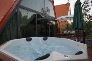 NOVÍSSIMOS Chalés Alto Padrão com Jacuzzi no Centro de Bonito - Tapera São José