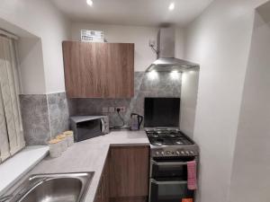 Three Bedroom Modern Apartment by Luton Airport and Luton Station
