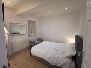 Three Bedroom Modern Apartment by Luton Airport and Luton Station