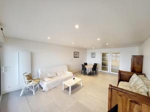 Appartement T3 avec terrasse, garage - La Chaume - FR-1-92-765