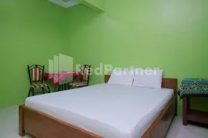 Wisma Giri Mulyo B near Grojogan Sewu Mitra RedDoorz - 塔旺曼谷