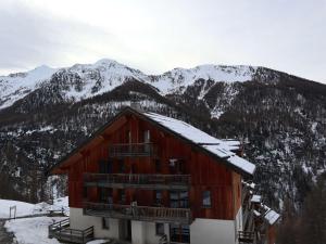 Appartement skis aux pieds avec piscine, 45 personnes, Les Orres 1800 - FR-1-322-539