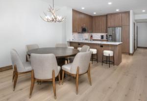 Highlands Slopeside #221 condo