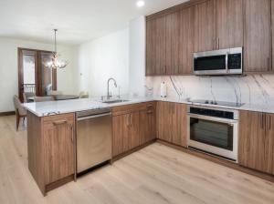 Highlands Slopeside #221 condo