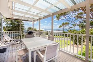 Seahaven - Pet Friendly with Ocean Views- 2 Mins to Beach - Currarong