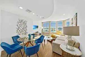 The Coral Loft - Marina Bliss Water view 2BR Pool, Gym - Playa del Rey