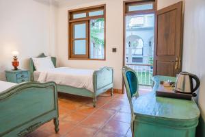 Phòng Hai Giường Đơn Loại Sang (Deluxe Twin Room)