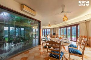 StayVistas Waterway Retreat - Lakeside Oasis with Infinity Pool