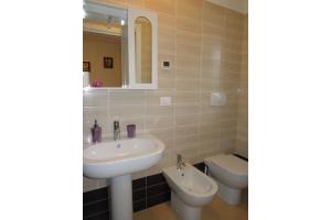 Great one bedroom accommodation close to the sea