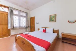 RedDoorz Plus near RSUD R. Syamsudin Bunut Sukabumi - 苏加武眉