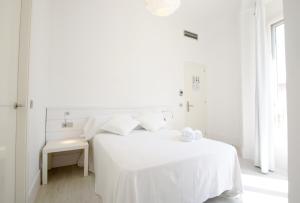 Double Room with Shared Bathroom room in DingDong Express