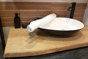 Magnifique Apt à deux pas du lac et près du centre