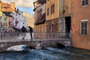 Magnifique Apt à deux pas du lac et près du centre