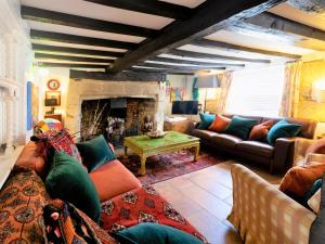 4 Bed in Godshill IC034