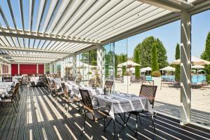 Living Place Hotel