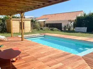 Maison avec piscine et jardin privatifs - un séjour au calme - Enhil