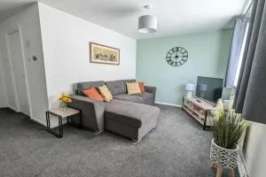2BR-Gayton Apt-FREE Parking-WiFi-Full Kitchen-Workers - Warmsworth