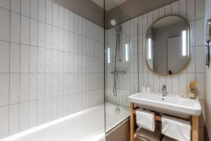 Hotels La Maison OBONO Hotel & Spa : Chambre Double Standard - Vue sur Parking