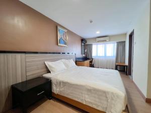 Hallmark Express Hotel