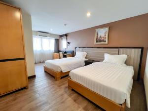 Hallmark Express Hotel