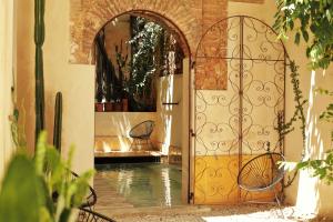 FIXIE LOFTS - Colonial Villa Suites with Pool