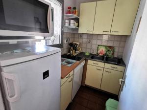 011 Beau logement bord de mer avec parking et piscine