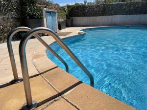 Villa climatisée piscine 3 chambres mer à 800m