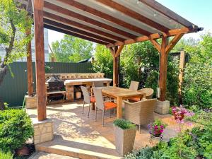 Ранчо, Дом для релакса в окружении леса и озёр