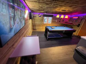 Royal Snug & Wee Snug Cabins