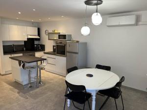 APPARTEMENT RENOVE T4 - 6 PERSONNES AVEC PARKING ET JARDIN