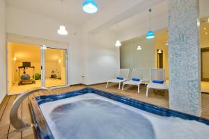 Villa Ida - Indoor Heated Pool, Sauna, Games Room and Gym