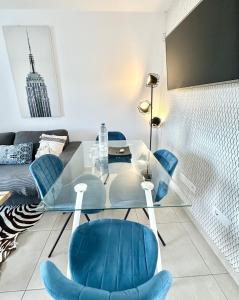 Cosmopolitan con piscina, doble terraza, central y WIFI