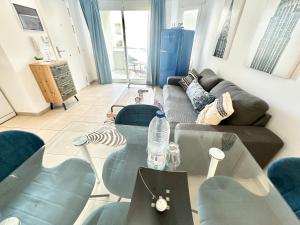 Cosmopolitan con piscina, doble terraza, central y WIFI