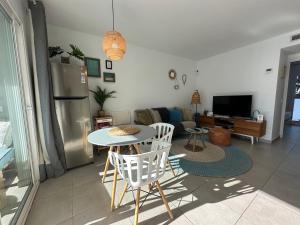 Fresh Lemonade con piscina, AC, doble terraza, cocina completa y parking