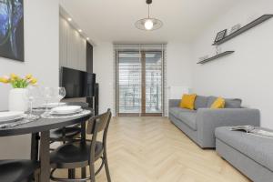 Bright, Cozy Apartment Close to the Airport by Renters