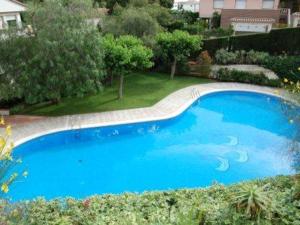 Apartamento luminoso con jardín, piscina comunitaria y cerca de la playa en Llançà. - ES-228-41
