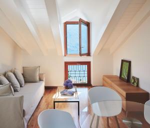 Apartment with Partial Lake View (4 Adults) - Annex room in Hotel Belvedere
