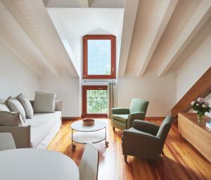 Apartment with Partial Lake View (3 Adults) - Annex room in Hotel Belvedere