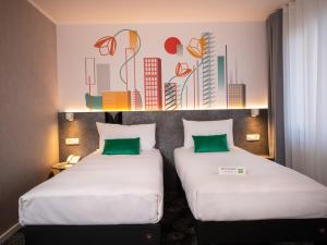 Standard Twin Room with Balcony room in Hotel Arges Pitesti